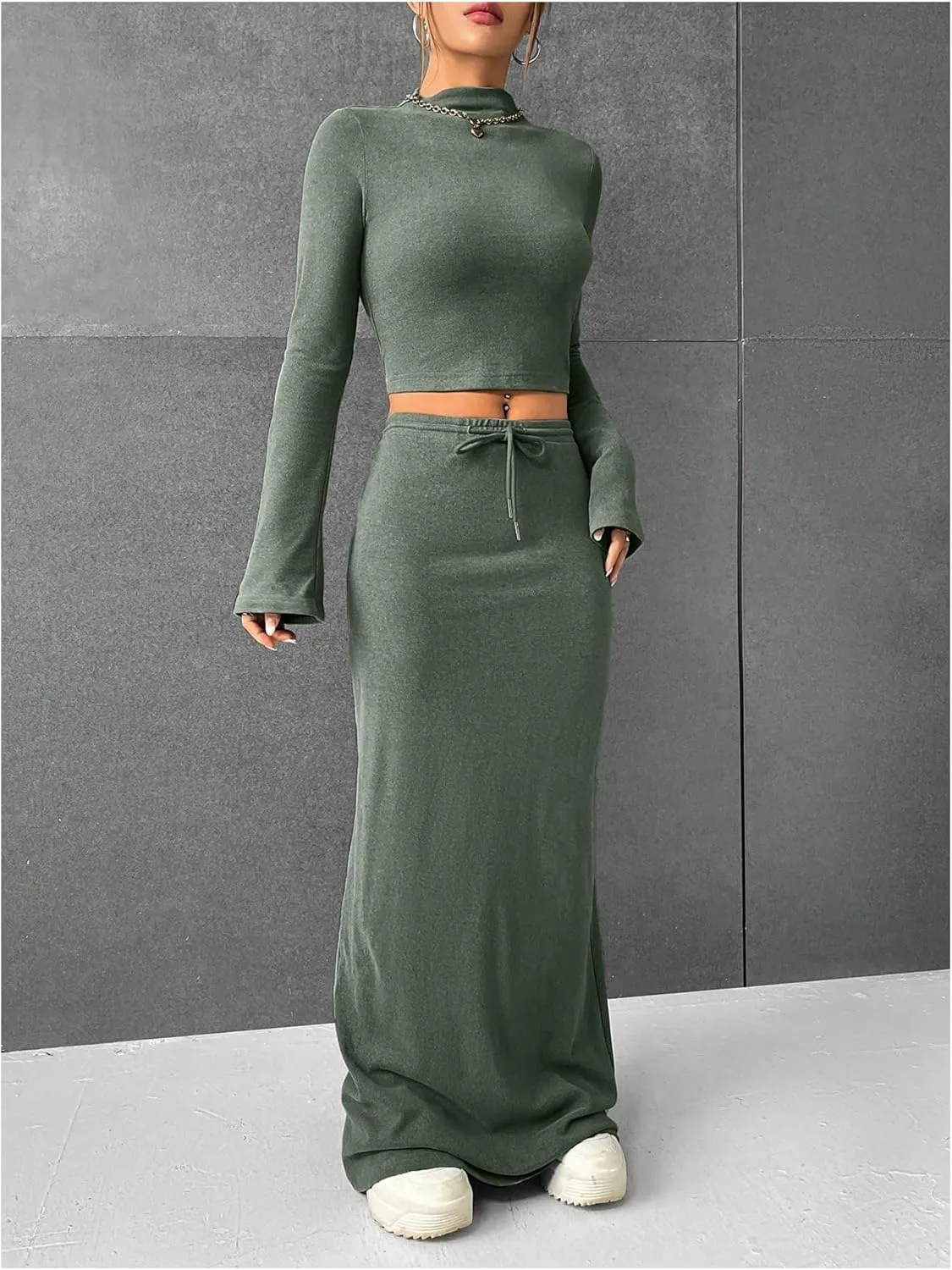 Floerns Women's Two Piece Outfit Mock Neck Flare Long Sleeve Tee Top and Maxi Skirt Set